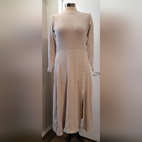 🤍Club Monaco Long Sleeve Rib Knit Midi Dress🤍 - Picture 7 of 11